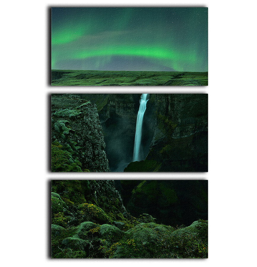 Green Night II 3 Split Panel Canvas Print - Canvas Art Rocks - 1