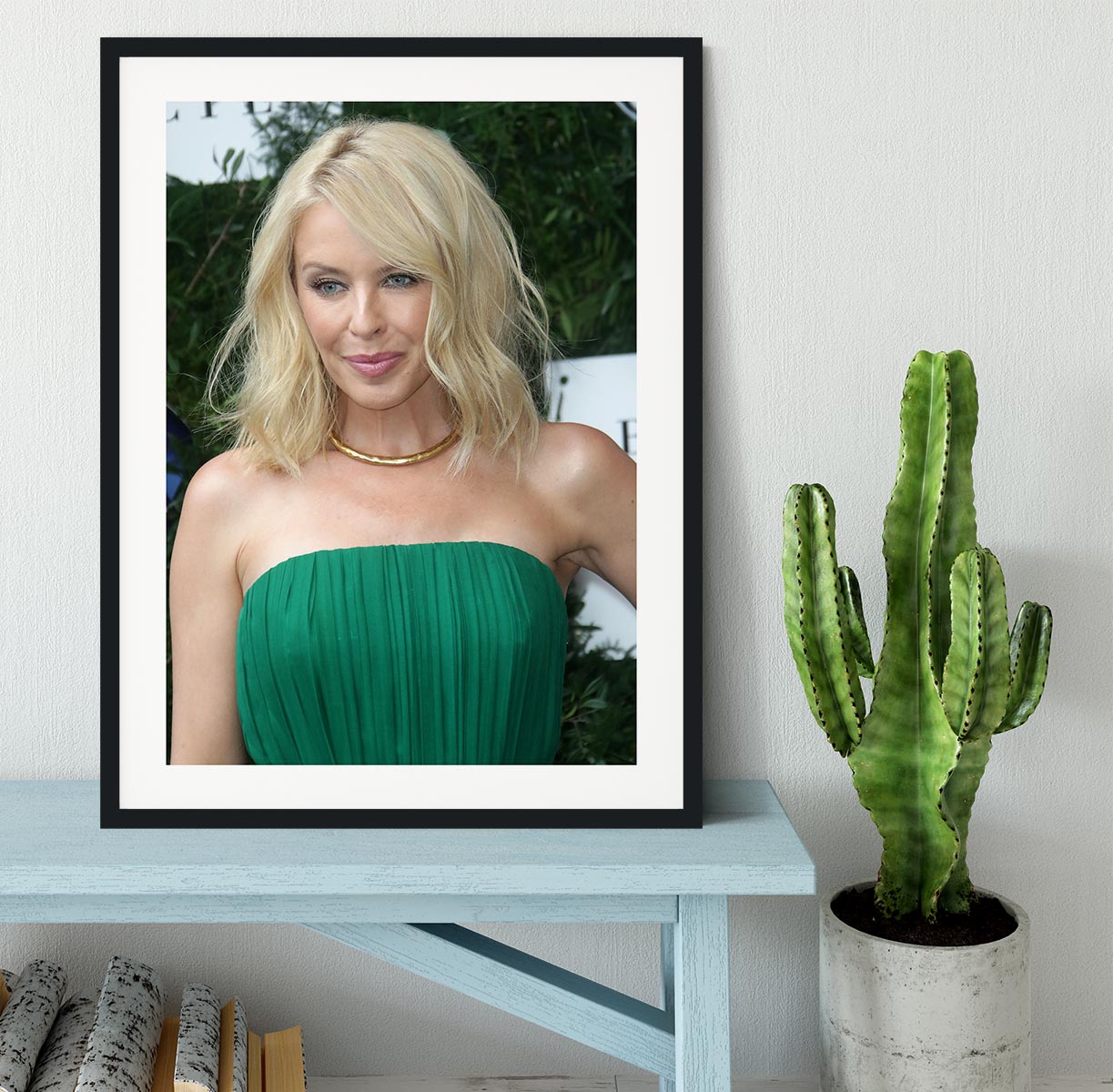 Kylie Minogue in green Framed Print - Canvas Art Rocks - 1